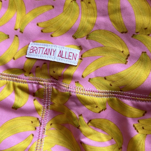 Brittany Allen pink banana athletic leggings size M - Picture 1 of 4